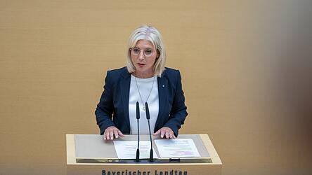Die bayerische Sozialministerin Ulrike Scharf will die Finanzierung der Kitas im Freistaat auf neue Beine stellen.