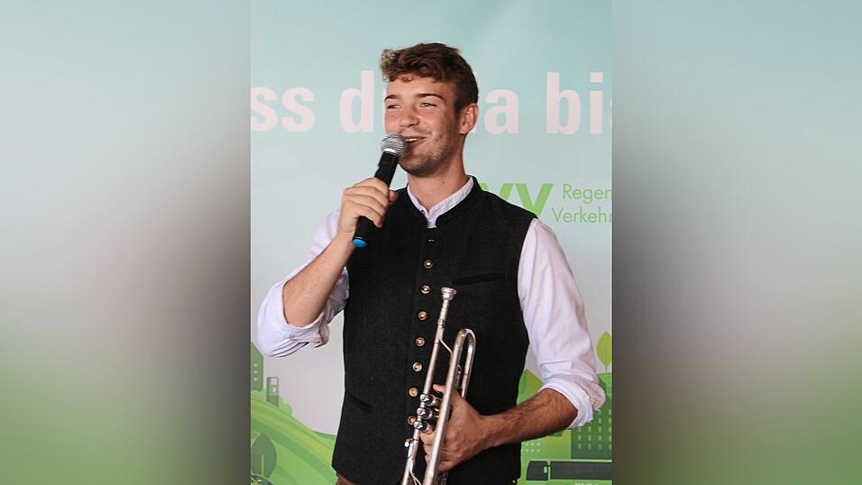 Franz Rumstadt, der 'Kopf' von The BlasBrothers geht jede Wette ein, dass seine Kapelle den Blasmusikmarathon bewältigen wird. Franz Rumstadt, der 'Kopf' von The BlasBrothers geht jede Wette ein, dass seine Kapelle den Blasmusikmarathon bewältigen wird.