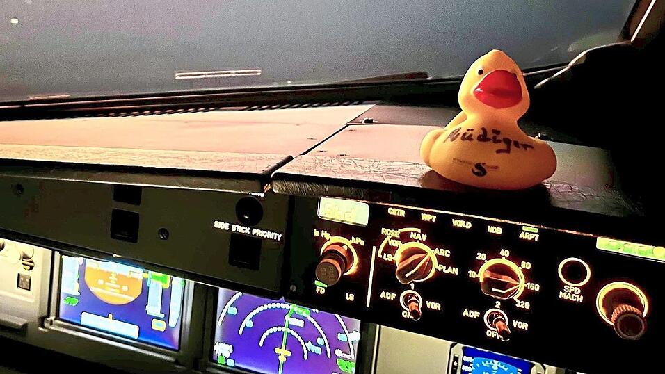 Das war wohl Rüdigers beste Aussicht: Dieter Wegner gelang es, den Enterich über den Wolken im Cockpit eines Airbus zu platzieren. Das war wohl Rüdigers beste Aussicht: Dieter Wegner gelang es, den Enterich über den Wolken im Cockpit eines Airbus zu platzieren.