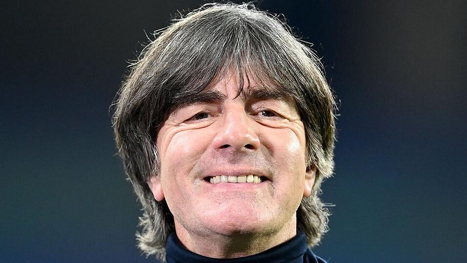 Joachim Löw bleibt Trainer der deutschen Fußball-Nationalmannschaft. Joachim Löw bleibt Trainer der deutschen Fußball-Nationalmannschaft.