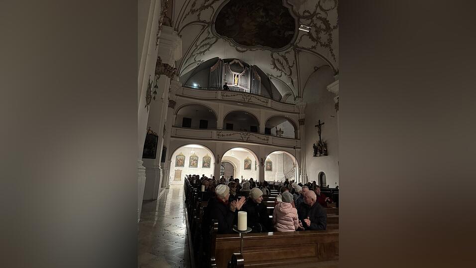 Der scheidende Kirchenmusiker Martin Kondziella auf der Empore.
