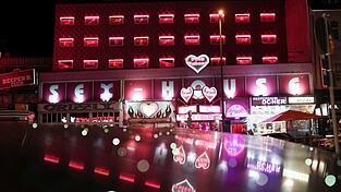 Die Reeperbahn bei Nacht zu erkunden, gehört für viele zu einem Hamburg-Besuch dazu.