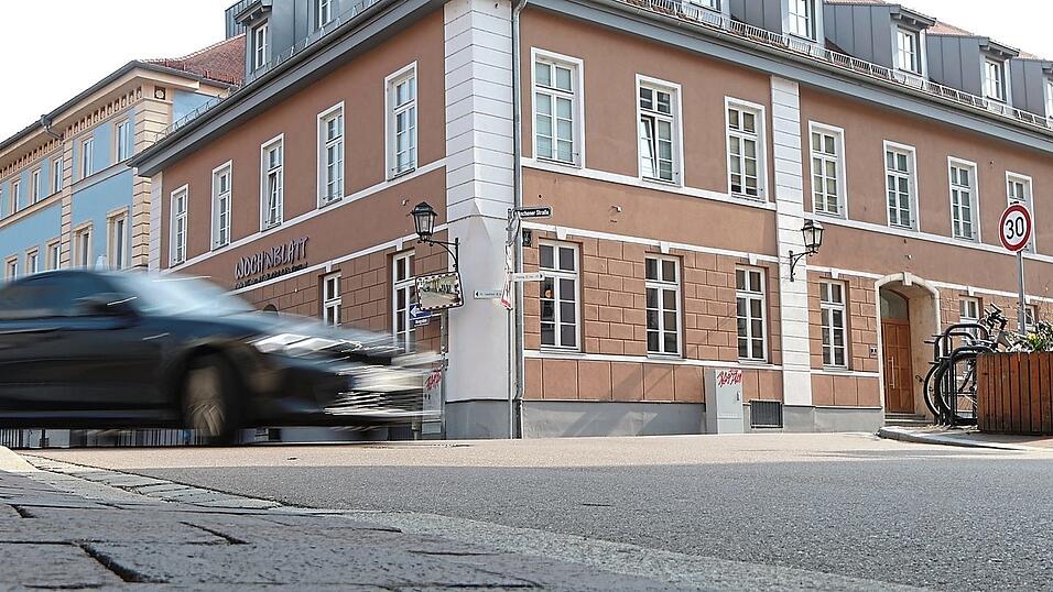 Unter anderem mithilfe des Verkehrsspiegels soll der Unfallschwerpunkt in der Kreuzung Bahnhofstra&szlig;e/M&uuml;nchener Stra&szlig;e/Stadtplatz entsch&auml;rft werden.