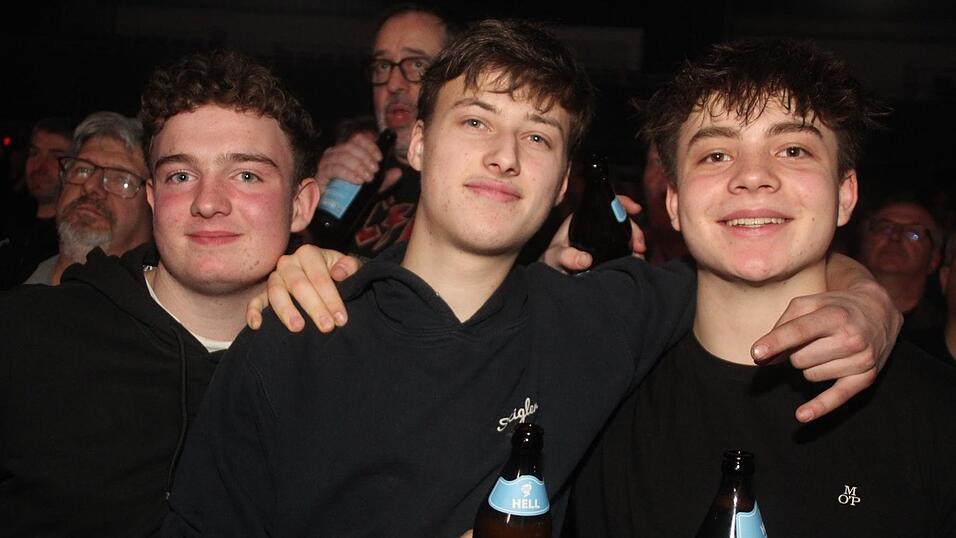 Eindrücke vom Konzertabend der AC/DC-Coverband Barock in er Landshuter Sparkassen-Arena. Eindrücke vom Konzertabend der AC/DC-Coverband Barock in er Landshuter Sparkassen-Arena.