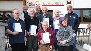 Sieben Mitglieder des VdK-Ortsverbandes Bad K&ouml;tzting wurden f&uuml;r ihre Treue zum VdK mit Urkunden ausgezeichnet.