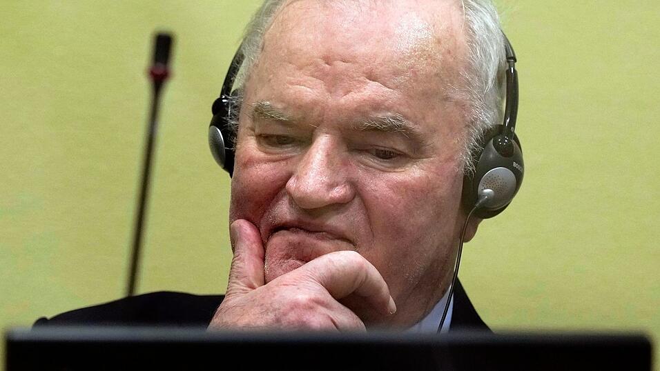 Während seines Strafverfahrens in Den Haag zeigte der Ex-General keine Reue, pöbelte und randalierte sogar im Gerichtssaal. (Archivbild) Während seines Strafverfahrens in Den Haag zeigte der Ex-General keine Reue, pöbelte und randalierte sogar im Gerichtssaal. (Archivbild)