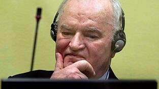 Während seines Strafverfahrens in Den Haag zeigte der Ex-General keine Reue, pöbelte und randalierte sogar im Gerichtssaal. (Archivbild) Während seines Strafverfahrens in Den Haag zeigte der Ex-General keine Reue, pöbelte und randalierte sogar im Gerichtssaal. (Archivbild)