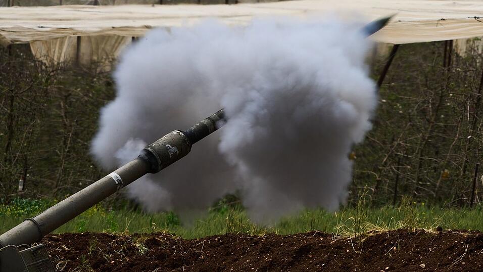 Angriffe beider Seiten gab es trotz der geltenden Waffenruhe. (Archivbild)