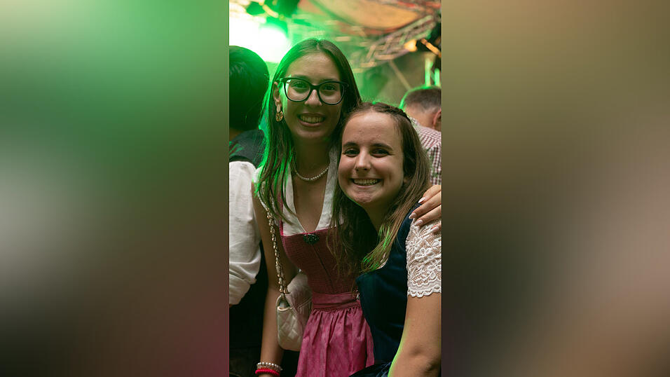 Die Partybilder vom Dienstag, 11. August, aus dem Festzelt Weckmann. Die Partybilder vom Dienstag, 11. August, aus dem Festzelt Weckmann.