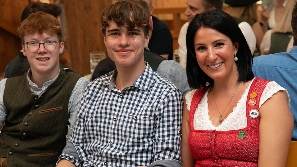 Echte Blasmusikfans lie&szlig;en sich den Montagabend im Festzelt Weckmann nicht entgehen.