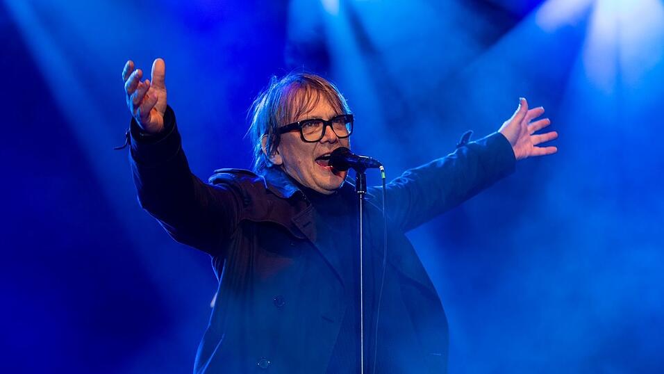 Sven Regener ist nicht zuletzt als Sänger und Texter der Indieband Element of Crime bekannt. (Archivbild) Sven Regener ist nicht zuletzt als Sänger und Texter der Indieband Element of Crime bekannt. (Archivbild)