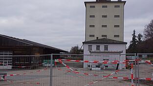 Das ehemalige BayWa-Areal ist bereits abgesperrt. Bald beginnt der Abriss. Das ehemalige BayWa-Areal ist bereits abgesperrt. Bald beginnt der Abriss.