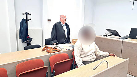 Der Angeklagte mit Verteidiger Hubertus Werner.
