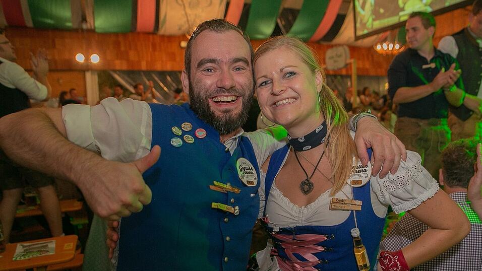 Am Dienstag spielte der Menzl im Festzelt Weckmann auf. Diese Blasmusikfreunde waren mit dabei.