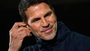 1860-Coach Patrick Glöckner fiel nach dem Derbysieg gegen Unterhaching ein Stein vom Herzen. 1860-Coach Patrick Glöckner fiel nach dem Derbysieg gegen Unterhaching ein Stein vom Herzen.