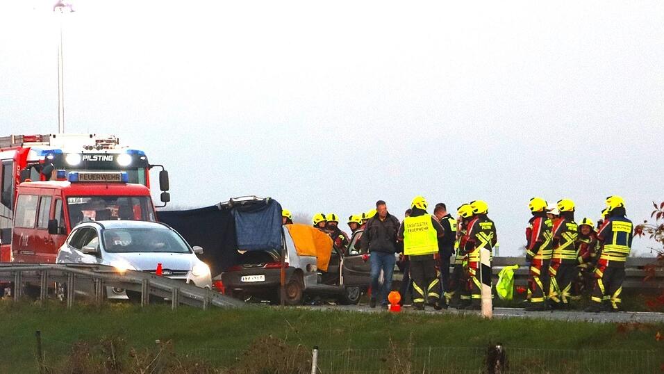 Der Geisterfahrer kam ums Leben, zwei weitere Personen wurden verletzt. 