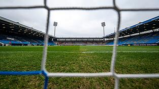 Ein Fu&szlig;balltor ist in Erlangen umgest&uuml;rzt und hat ein Kind t&ouml;dlich verletzt. (Symbolbild)