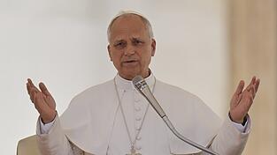 Papst Leo XIV. sprach sich vor Kurzem gegen eine Änderung der kirchlichen Sexuallehre und gegen kirchliche Segensfeiern für Homosexuelle aus.