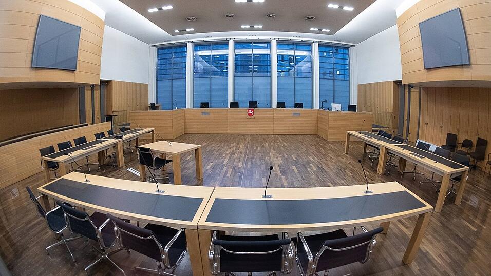 Im Saal 141 des Braunschweiger Landgerichts wird über die Folgen des Germanwings-Absturzes verhandeln. (Archivbild) Im Saal 141 des Braunschweiger Landgerichts wird über die Folgen des Germanwings-Absturzes verhandeln. (Archivbild)