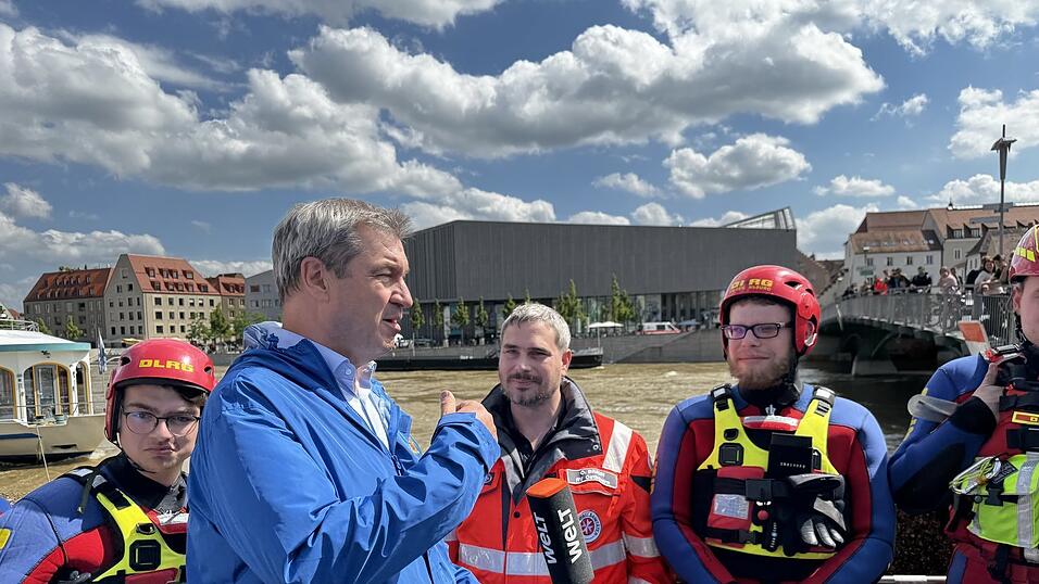 Ministerpräsident Markus Söder informierte sich in Regensburg über die aktuelle Hochwasserlage. Ministerpräsident Markus Söder informierte sich in Regensburg über die aktuelle Hochwasserlage.