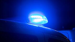 Die bayrische Polizei hat einen 27-J&auml;hrigen verfolgt, der sich eine Verkehrskontrolle entzogen hatte. (Symbolbild)