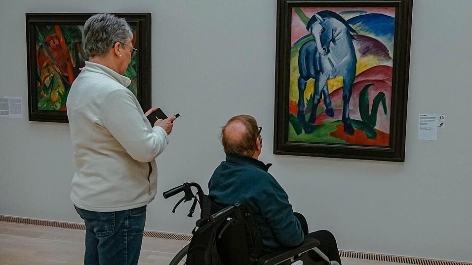 Obwohl Bernds Ausbildungsort nur etwa 400 Meter davon entfernt liegt, hatte er es nie geschafft, dem Lenbachhaus einen Besuch abzustatten. Jetzt war er gl&uuml;cklich dar&uuml;ber, die Kunstausstellung nach all der Zeit endlich besichtigen zu k&ouml;nnen.