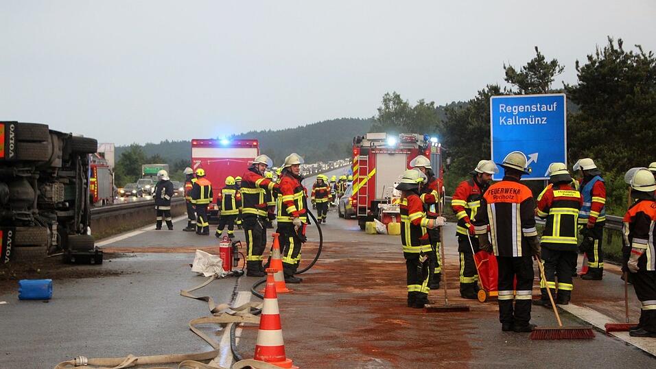 Auf der A93 zwischen Ponholz und Regenstauf hat sich am Mittwochabend ein Unfall ereignet.