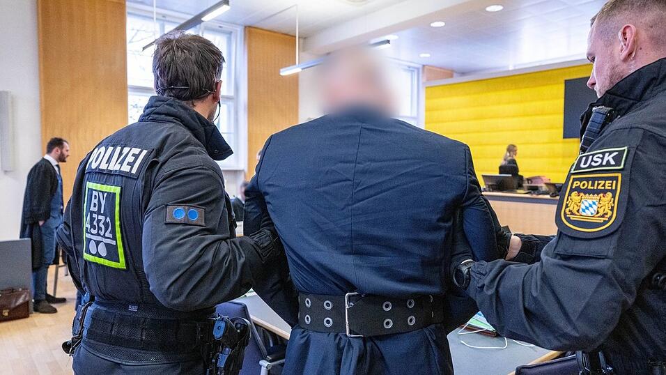 Für die Transport- und Bewachungseinsätze während Prozessen müssen Polizisten viele Arbeitsstunden aufwenden. (Archivbild) Für die Transport- und Bewachungseinsätze während Prozessen müssen Polizisten viele Arbeitsstunden aufwenden. (Archivbild)