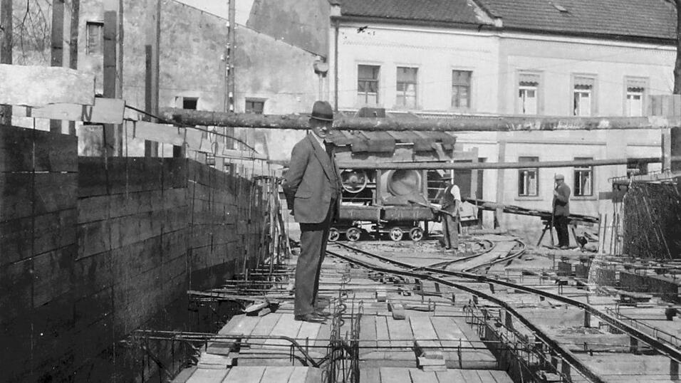 Im Fr&uuml;hjahr 1926 war der Bau in vollem Gange. Die Betonarbeiten konnten nach der Zwangspause des Winters endlich anlaufen.