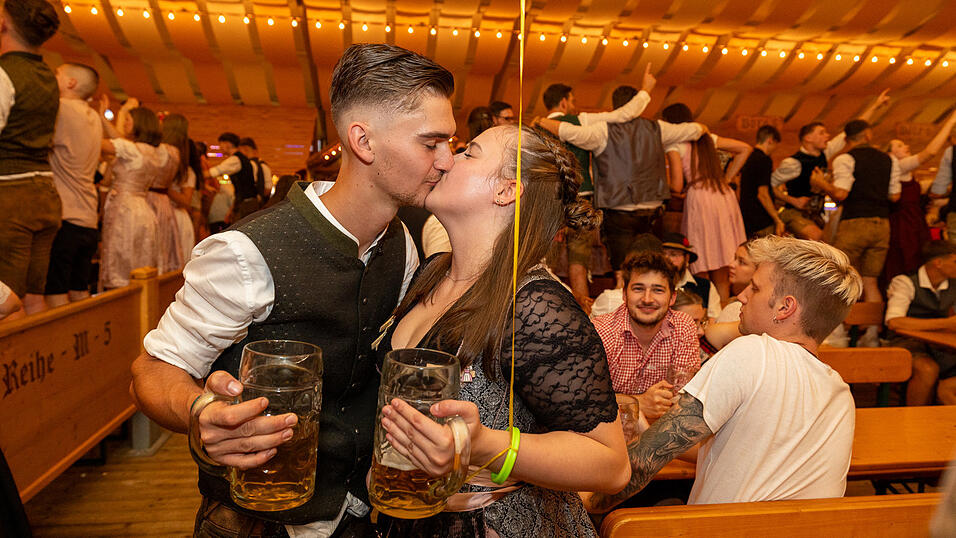 Die Partybilder vom Freitag, 9. August 2024, aus dem Festzelt Nothaft. Die Partybilder vom Freitag, 9. August 2024, aus dem Festzelt Nothaft.