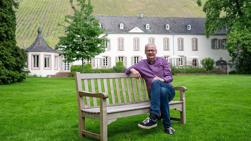 Malerisch gelegen: das Weingut von TV-Star Günther Jauch im rheinland-pfälzischen Kanzem an der Saar. (Archivbild) Malerisch gelegen: das Weingut von TV-Star Günther Jauch im rheinland-pfälzischen Kanzem an der Saar. (Archivbild)