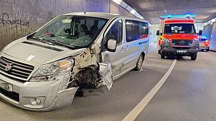 Die Autos touchierten sich jeweils am Radkasten.