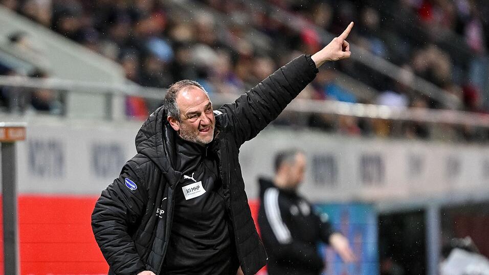 Frank Schmidt stand kurz vor einem Sieg gegen Stuttgart. Frank Schmidt stand kurz vor einem Sieg gegen Stuttgart.