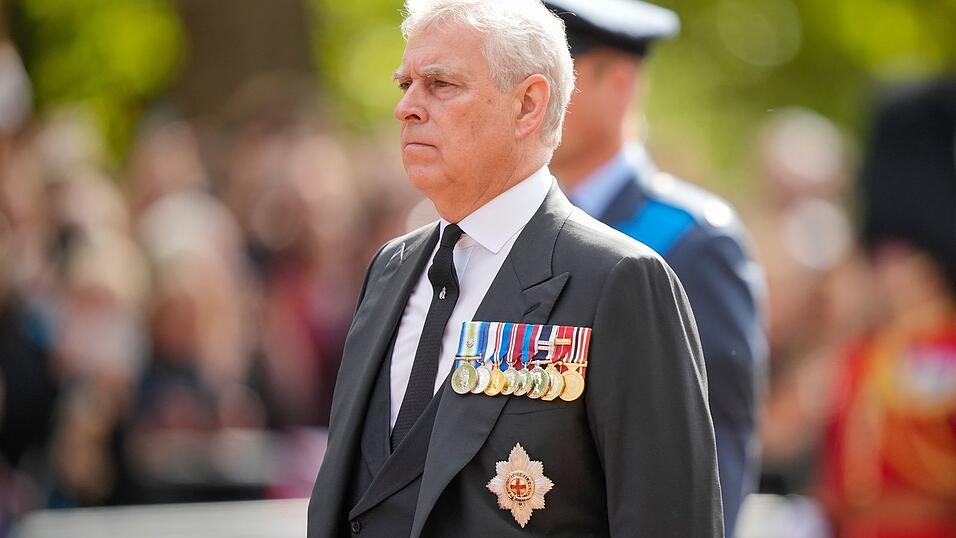 Andrew ist der zweitälteste Sohn von Queen Elizabeth II.