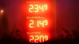 Unternehmen k&ouml;nnen die Pr&auml;mie zur Entlastung f&uuml;r gestiegene Spritpreise an Arbeitnehmer bezahlen, m&uuml;ssen es aber nicht.