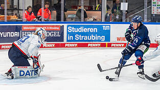 Travis St. Denis hatte in seinen ersten beiden Hauptrunden für Straubing jeweils 22 Tore erzielt. Travis St. Denis hatte in seinen ersten beiden Hauptrunden für Straubing jeweils 22 Tore erzielt.