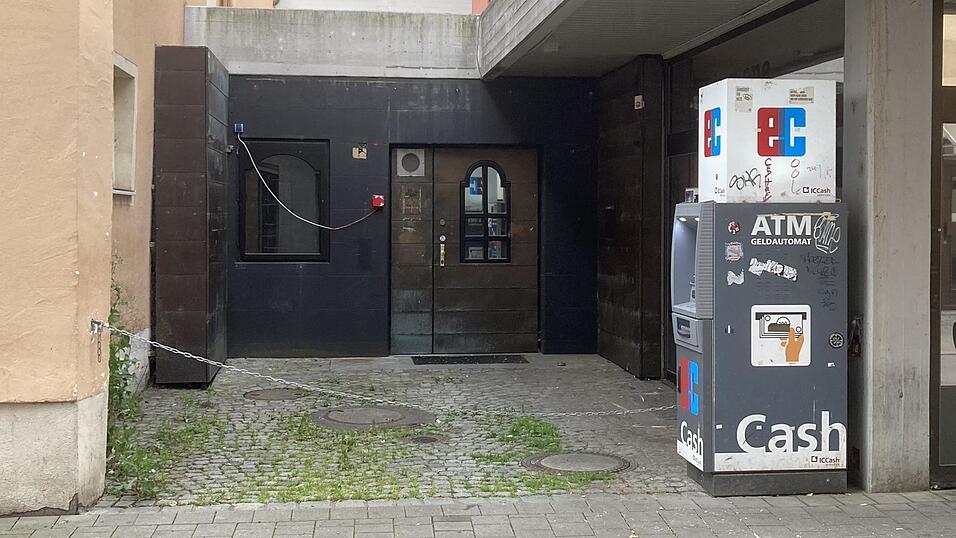 Von außen deutet nichts darauf hin, dass Am Platzl 9 zeitnah der „Club Roxx“ seine Pforte öffnen könnte. Von außen deutet nichts darauf hin, dass Am Platzl 9 zeitnah der „Club Roxx“ seine Pforte öffnen könnte.