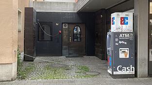 Von au&szlig;en deutet nichts darauf hin, dass Am Platzl 9 zeitnah der &bdquo;Club Roxx&ldquo; seine Pforte &ouml;ffnen k&ouml;nnte.