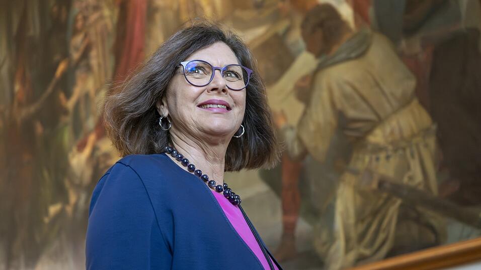 Die bayerische Landtagspräsidentin Ilse Aigner ist bislang als einzige derjenigen Kandidaten, die ins Berliner Schloss Bellevue einziehen sollen, ausdrücklich vorgeschlagen worden. Die bayerische Landtagspräsidentin Ilse Aigner ist bislang als einzige derjenigen Kandidaten, die ins Berliner Schloss Bellevue einziehen sollen, ausdrücklich vorgeschlagen worden.