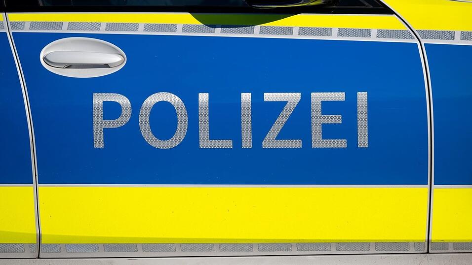 Polizeiangaben zufolge waren bei dem Vorfall mehr als 30 Polizeikräfte im Einsatz. (Symbolbild)