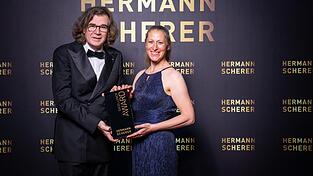 Tatjana G&ouml;tz, Expertin f&uuml;r Unterrichtserteilung und Pferdehaltung, hat eine Auszeichnung f&uuml;r ihre Botschaft erhalten.