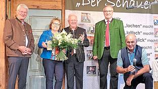 Paul Windsch&uuml;ttl (Dritter von links) wird mit dem Schauer-Kulturpreis f&uuml;r 2020/21 ausgezeichnet.