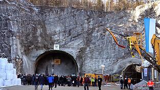 Auf der B 23 soll mit dem Tunnel das Ortszentrum Garmisch-Partenkirchen umfahren werden. (Archivbild)
