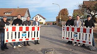 Freuen sich über die Verkehrsfreigabe: Johann Weiß, Markus Heigl, Gerhard Hopp, Michael Breu, Wolfgang Kürzinger, Julian Preidl und Markus Ackermann Freuen sich über die Verkehrsfreigabe: Johann Weiß, Markus Heigl, Gerhard Hopp, Michael Breu, Wolfgang Kürzinger, Julian Preidl und Markus Ackermann