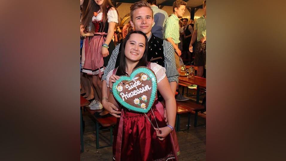 Die Fr&uuml;hjahrsdult 2017 in Landshut neigt sich dem Ende entgegen. Grund genug, noch einmal richtig in den Bierzelten zu feiern - abgerundet vom traditionellen Feuerwerk.