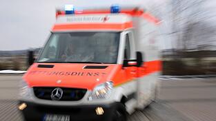 In Bayern wurden am Wochenende Rettungskräfte in zwei Fällen angegriffen. (Symbolbild) In Bayern wurden am Wochenende Rettungskräfte in zwei Fällen angegriffen. (Symbolbild)