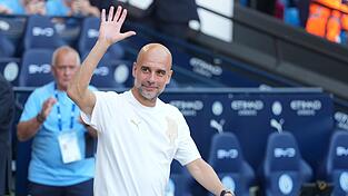 Nach zehn Jahren verabschiedete sich Trainer Pep Guardiola bei Manchester City. Nach zehn Jahren verabschiedete sich Trainer Pep Guardiola bei Manchester City.