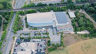 Die Donau-Arena hat für die Eisbären aktuell zu wenig Plätze im VIP-Bereich. Der Verein kann sich so nicht finanzieren.