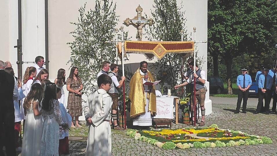 Am zweiten Sonntag im August findet jedes Jahr die „Pattendorfer Gottestracht“ statt, hier die vierte Station der letztjährigen Prozession bei der Spitalkirche. Am zweiten Sonntag im August findet jedes Jahr die „Pattendorfer Gottestracht“ statt, hier die vierte Station der letztjährigen Prozession bei der Spitalkirche.