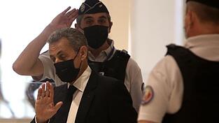 Sarkozy wurde wegen &uuml;berh&ouml;hter Wahlkampfkosten zu einer Haftstrafe verurteilt. (Symbolbild)